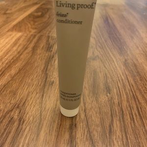 🌸New🌸 Living Proof travel size 1fl oz smoothing conditioner.
